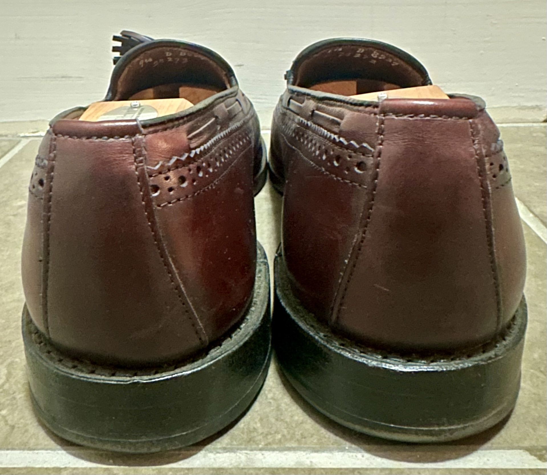Allen Edmonds Manchester Wingtip Tassel Loafers 9.5D in Merlot display picture 1
