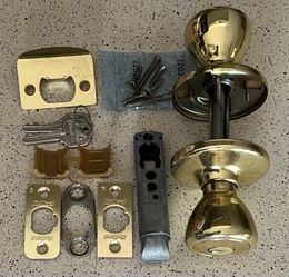 Kwikset Entry Door Knob with Key