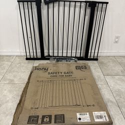 Extra Wide Safety Gate / Pet Gate - Fits Openings 30” - 46”