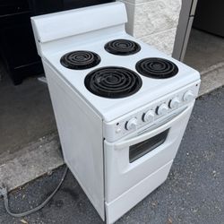 Amana 20-in 4 burners 2.6-cu ft Freestanding Electric Range (White )