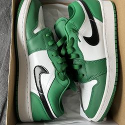 Jordan 1 Lows Sz 7Y