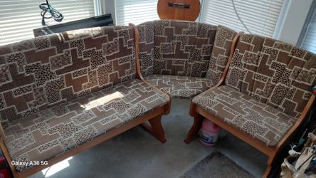 Corner bench