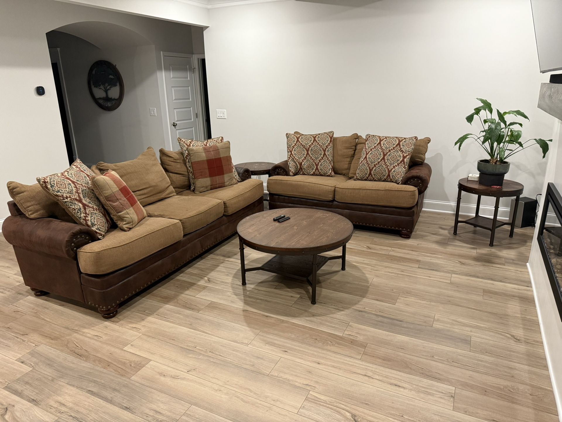 Living Room Set! Sofa, Love Seat, Coffee Table, and End Tables!