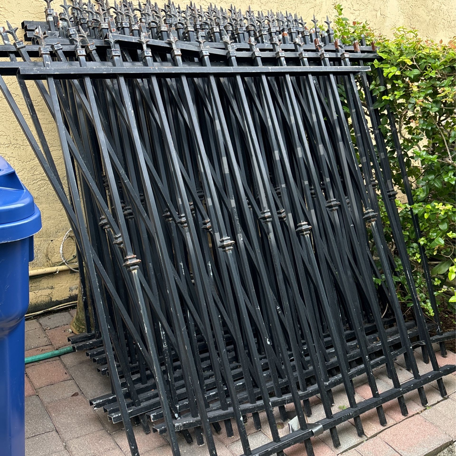 Steel fencing, 5 foot three high 5 foot wide for Sale in Pompano Beach ...