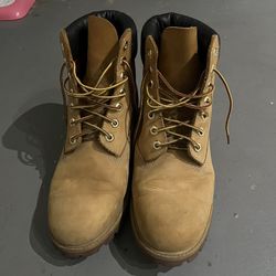 Men Timberland 6’’ boots. Size 9.5