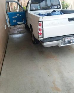 1992 nisson pickup hardbody 5 speed manual tranny was just rebuild last year brand new clutch and flywheel all custom interior runs like a champ 20 in