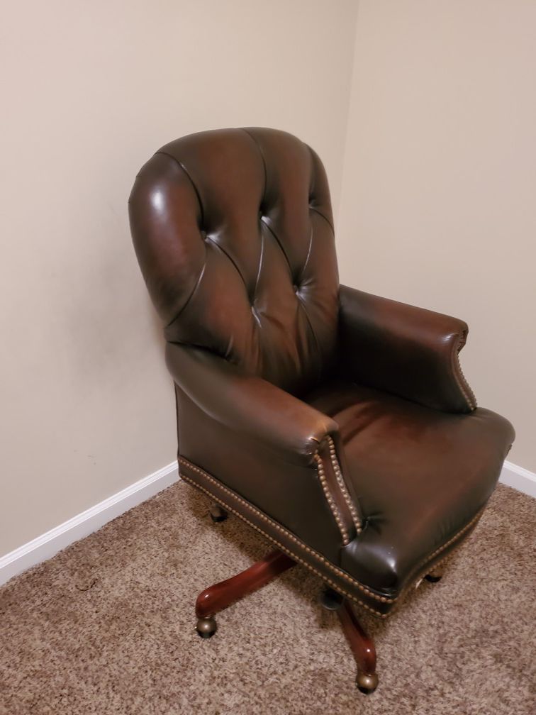 Hooker Furniture Home Office Merlin Executive Swivel Tilt Chair