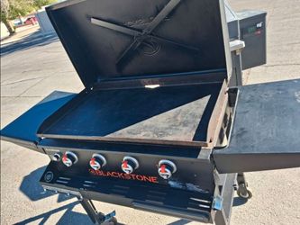 USED BLACKSTONE GRIDDLE WITH 4 BURNERS USED