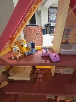 Bluey playhouse + pool