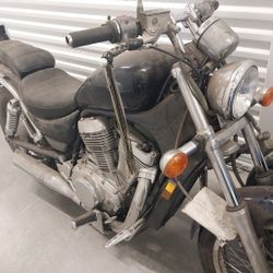 1987 Suzuki Intruder 700. Parts Only