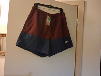 Men's nike Athletic shorts size XL brand new burgundy navy blue