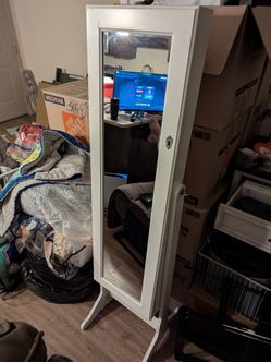 Mirror jewelry cabinet