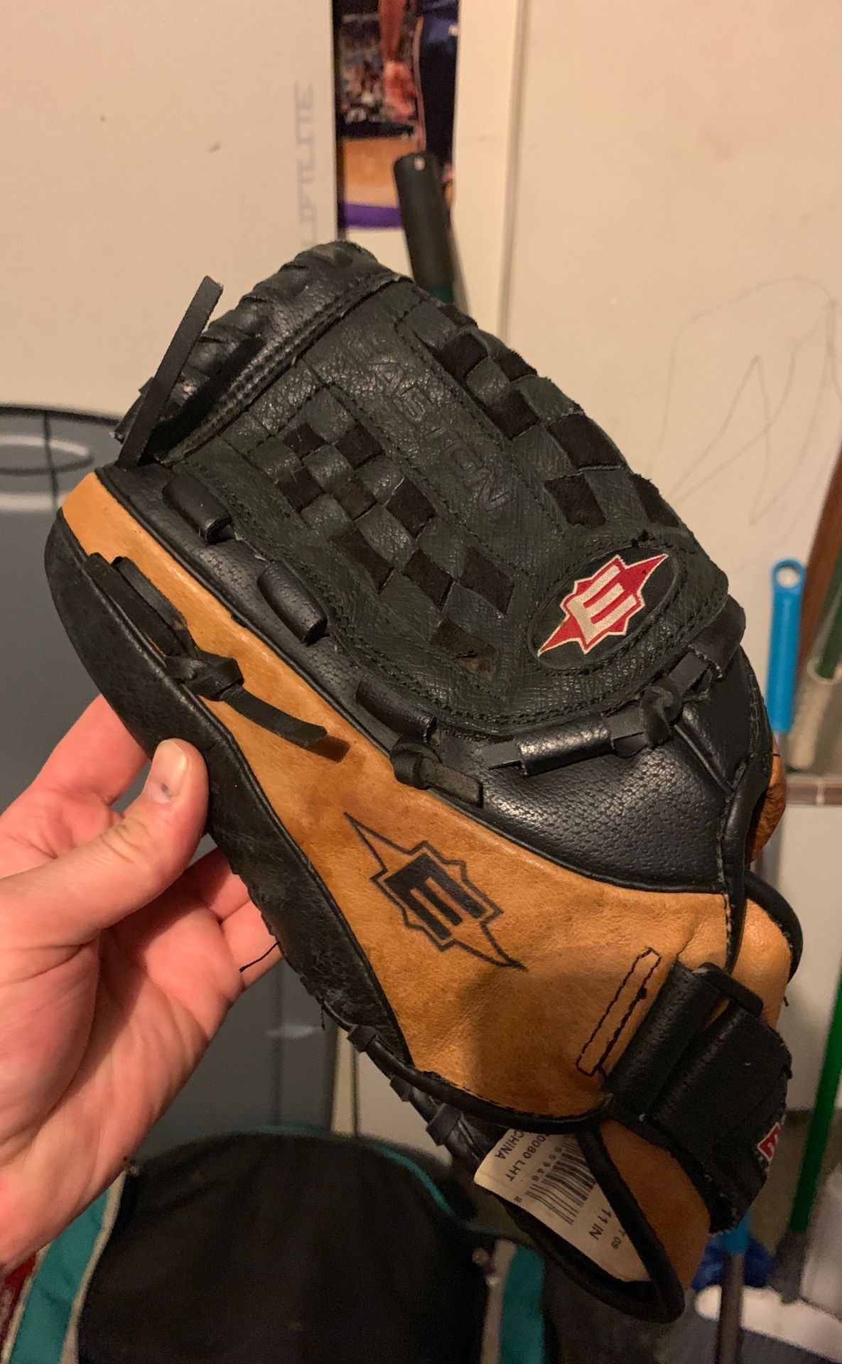 Youth baseball glove