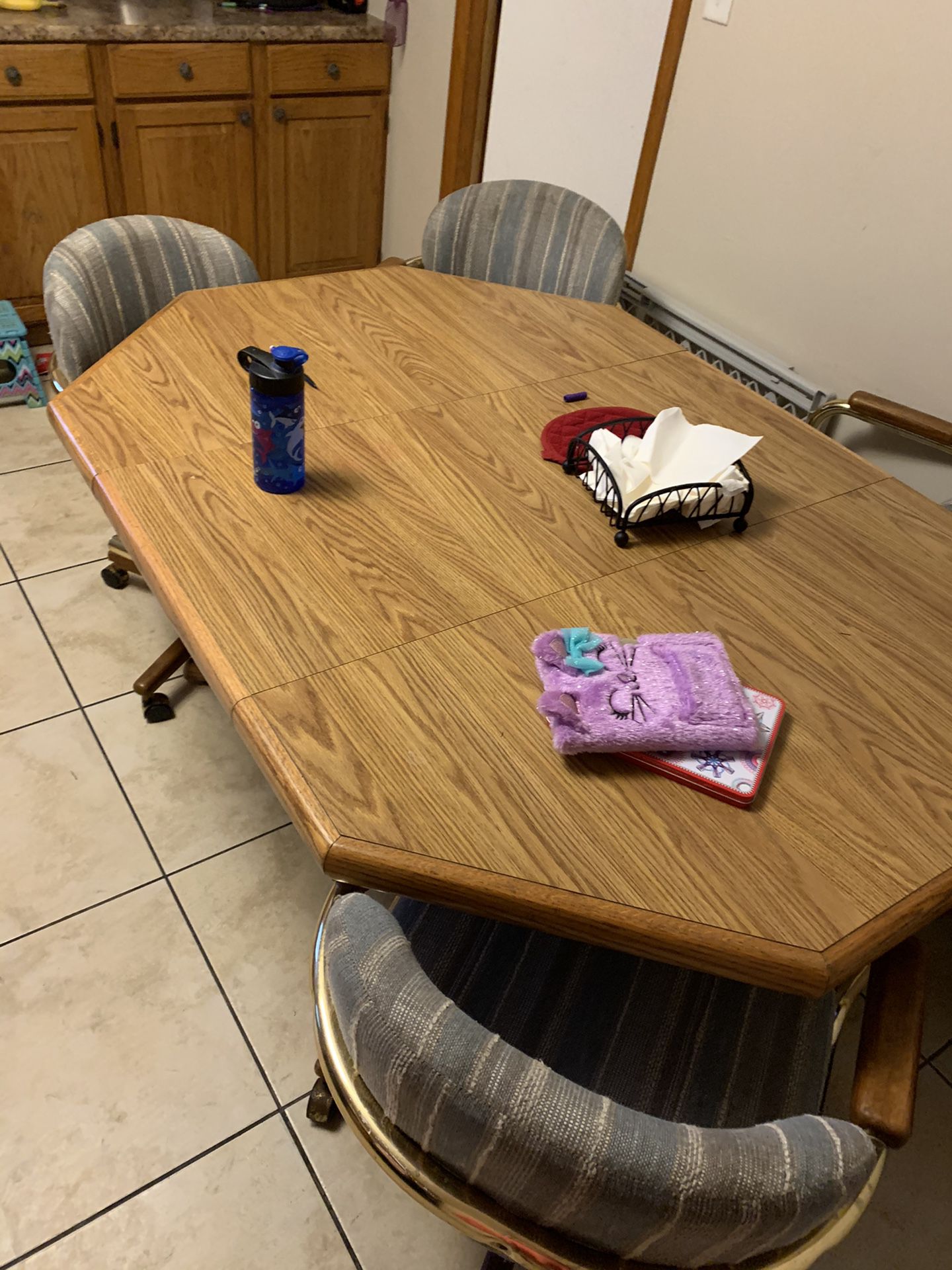 FREE! Kitchen table w/ chairs