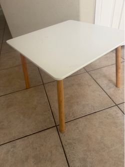 Kids play table