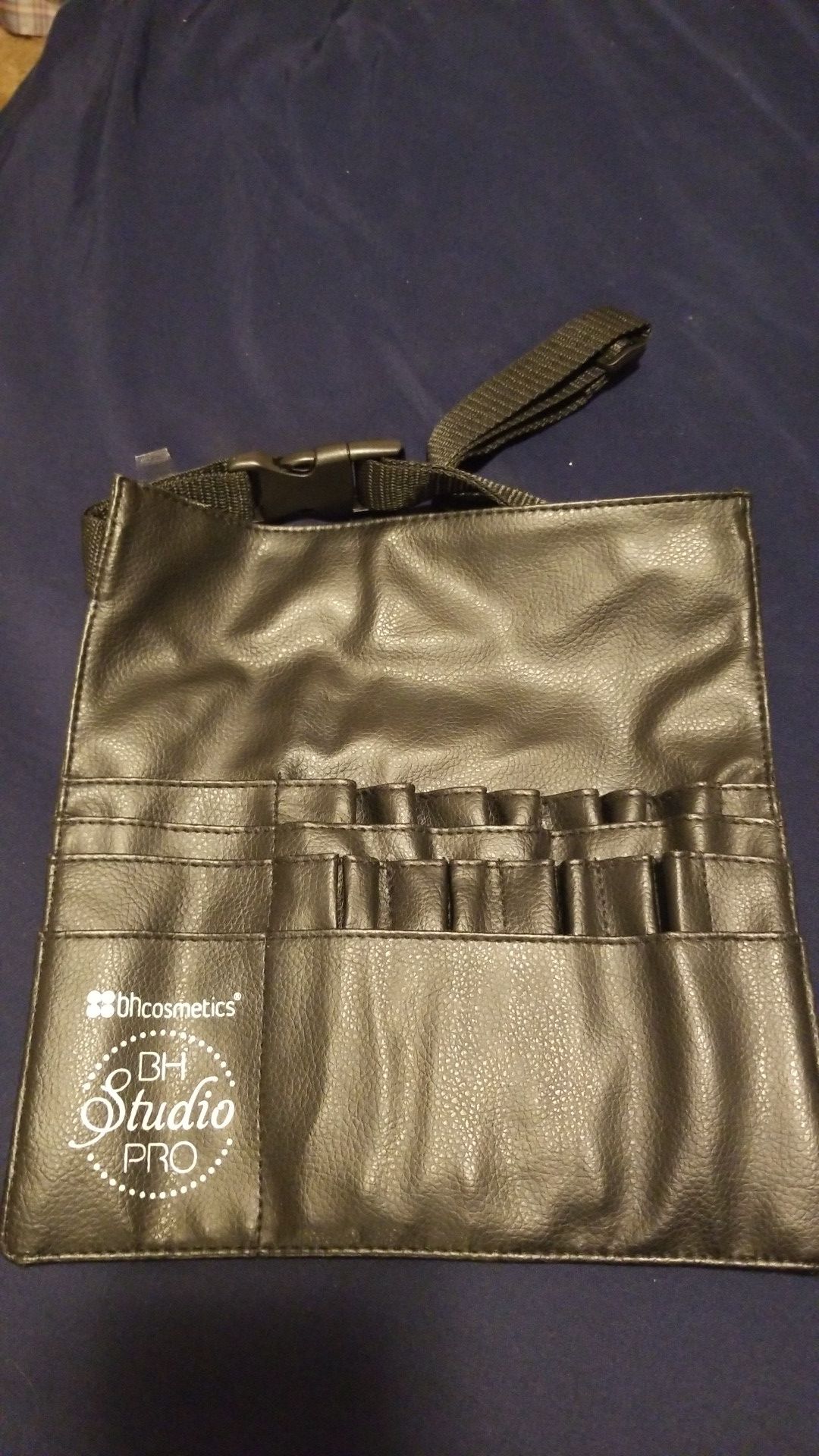 Makeup brush pouch