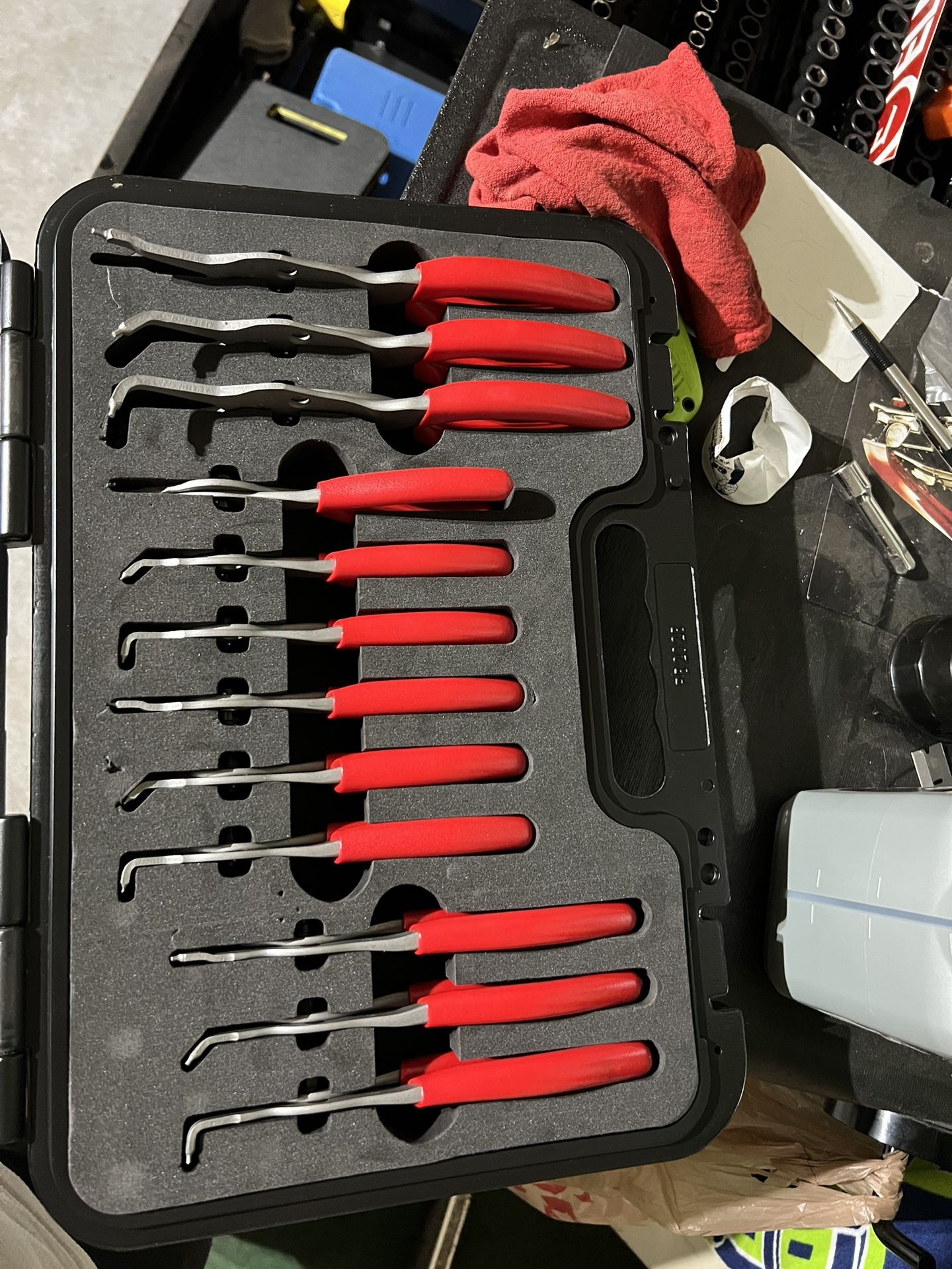 Snap On 12 Piece Snap Ring Pliers Set for Sale in Las Vegas, NV OfferUp