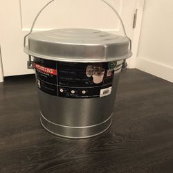 Metal 6 Gallon Can With Lid