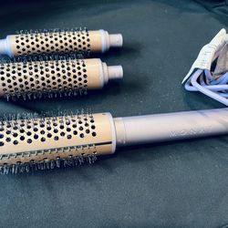 Monat hair brush