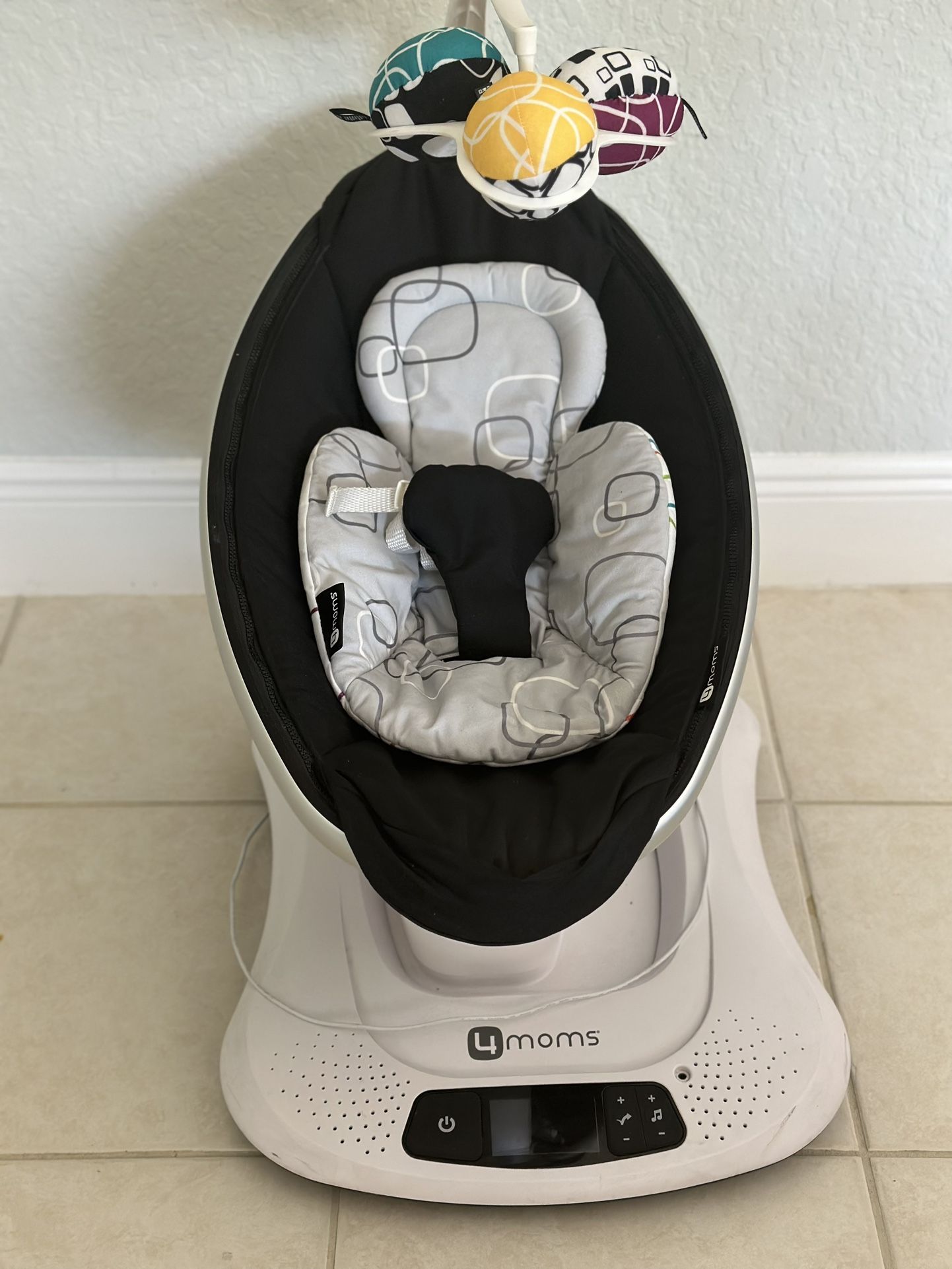 Four Moms Mamaroo With Reversible Insert 