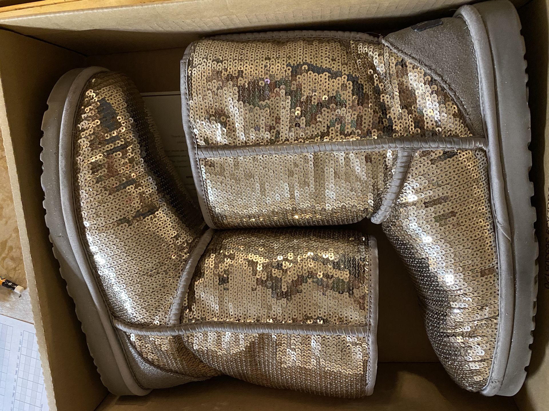 Ugg sparkly boot (size 9)