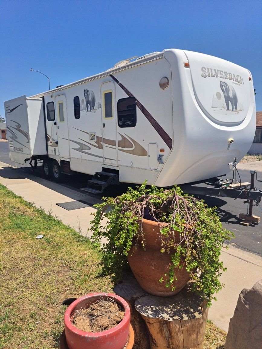2009 FOREST RIVER SILVERBACK RV