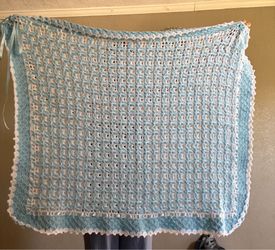 Hand knitted baby blanket/ Cobija de Bebe hecha a mano