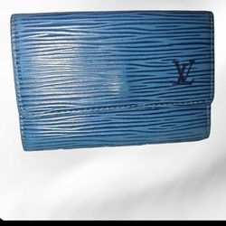 Authentic Louis Vuitton Epi Key holder 🔑