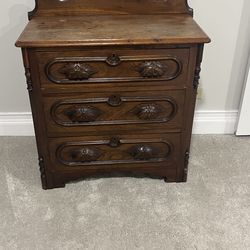 Victorian walnut 3 drawer chest