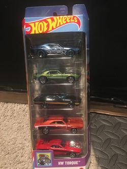 HW torque muscle car hot wheels. **NEW**