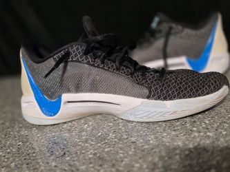 Nike tennis shoes