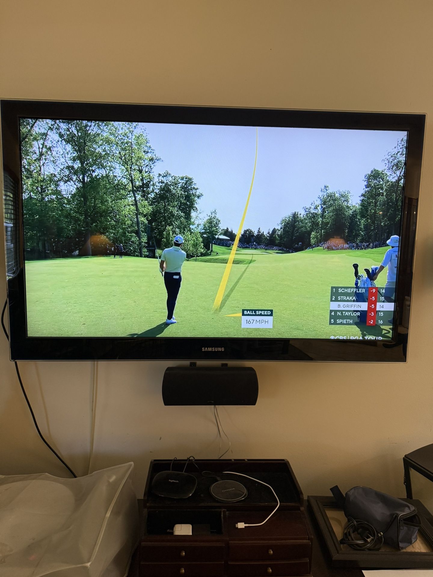 SAMSUNG 52” HDTV And Wall Mount