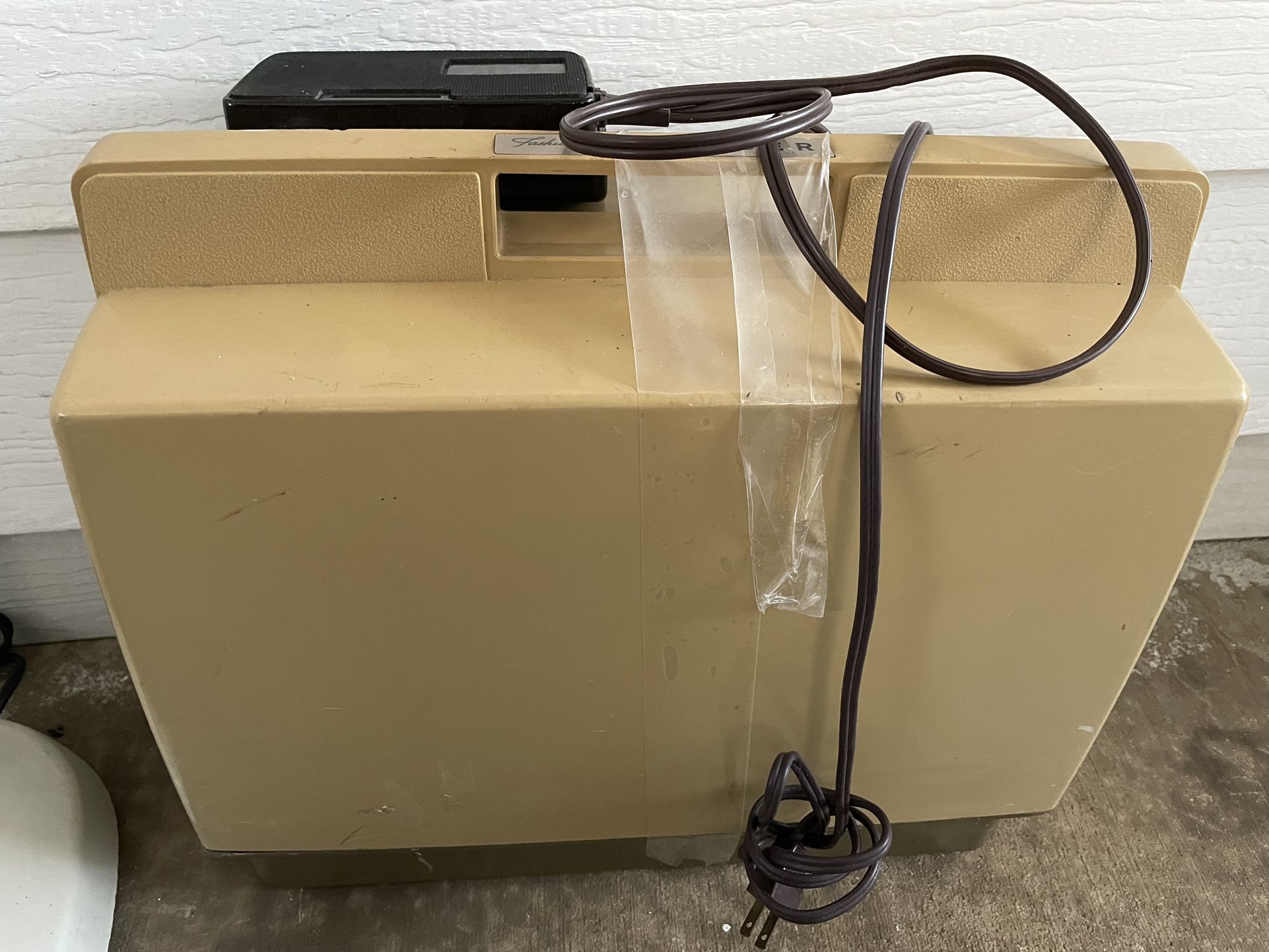 sewing machine (moving sale)