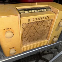 1940s Westinghouse Radio - Wood Blonde table top - Yes Works 