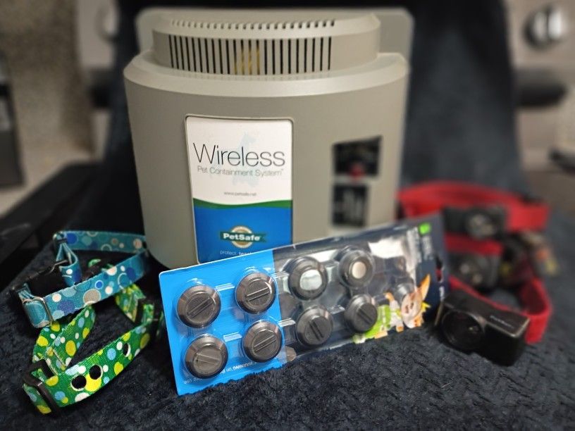 PetSafe Wireless Pet Containment System W/3 Collars and Transmitter