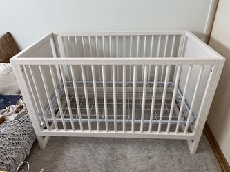 Nature& Crib - Never used