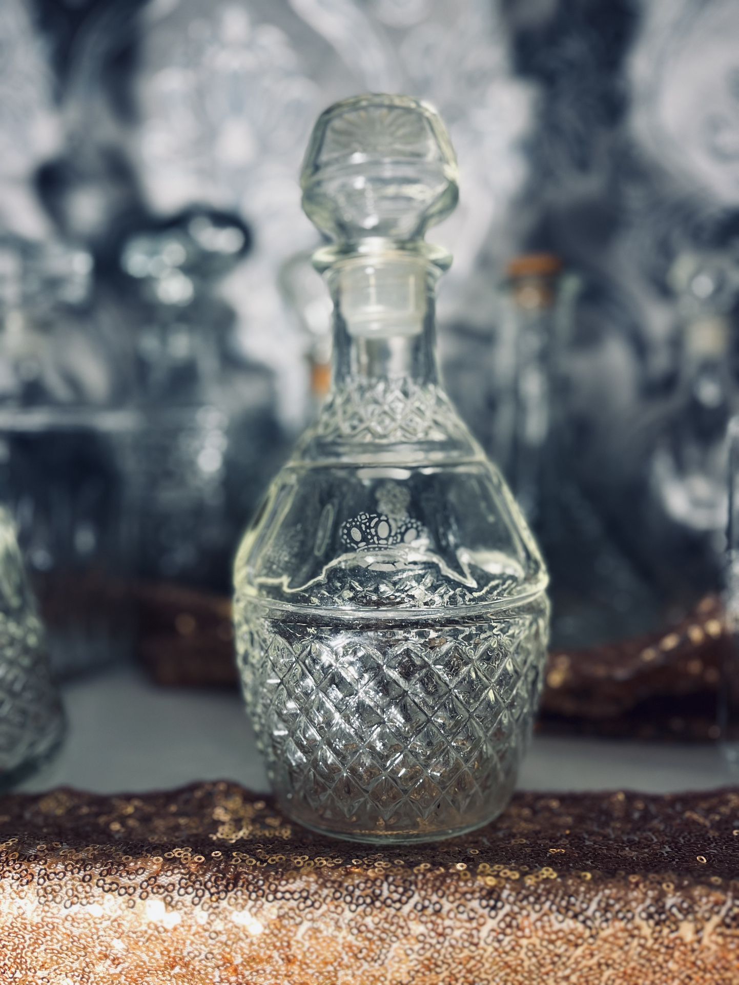 🥃 Vintage Crown Royal Whiskey Decanter with Stopper – 1980s Pressed Glass Royal Crown Pattern 🩵