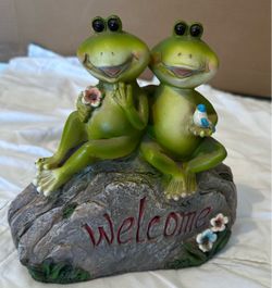 Frog Couple Welcome Garden Statue