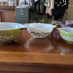 Vintage Pyrex Pouring Bowls
