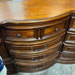 Master bedroom king size bed - FREE