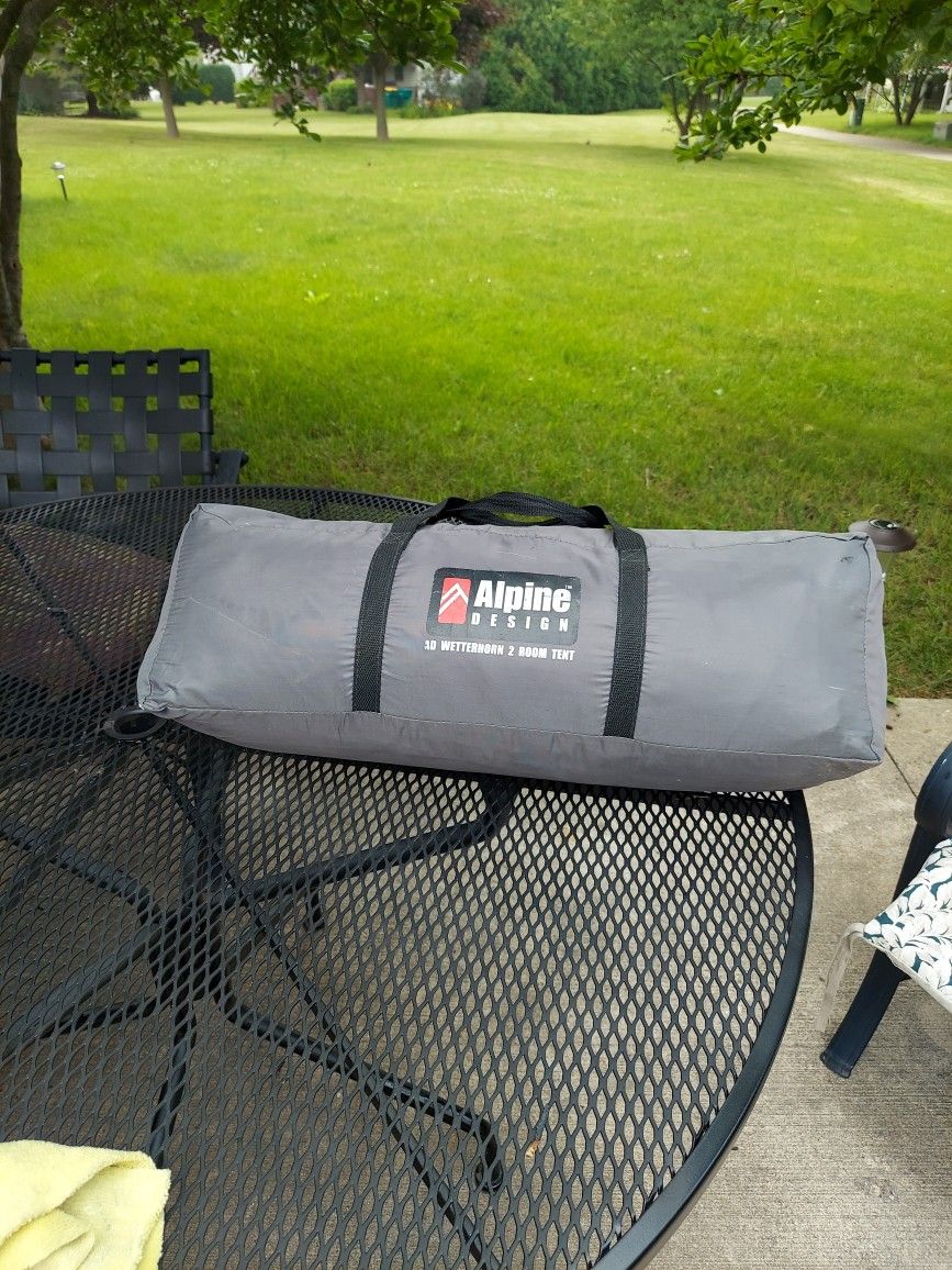 ALPINE DESIGN ⛺ TENT FOR 2 ROOMS $100 LIKE NEW