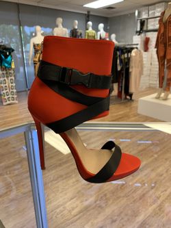 Red lock heel size 5-10 AVAILABLE