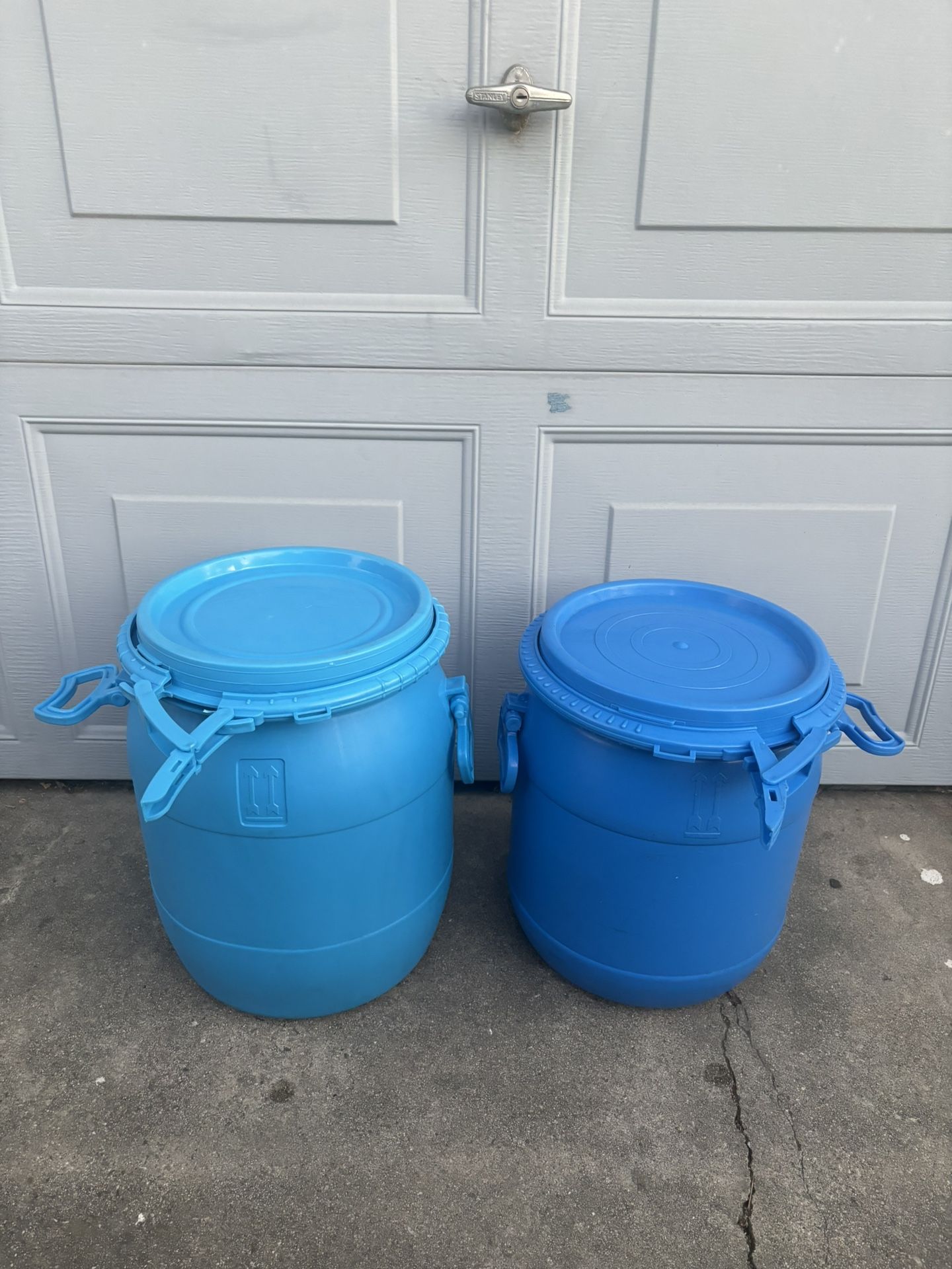 Chicken π Feed Container