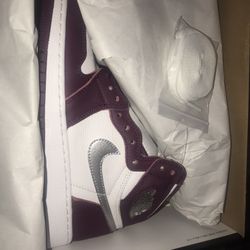 Jordan 1 Bordeaux