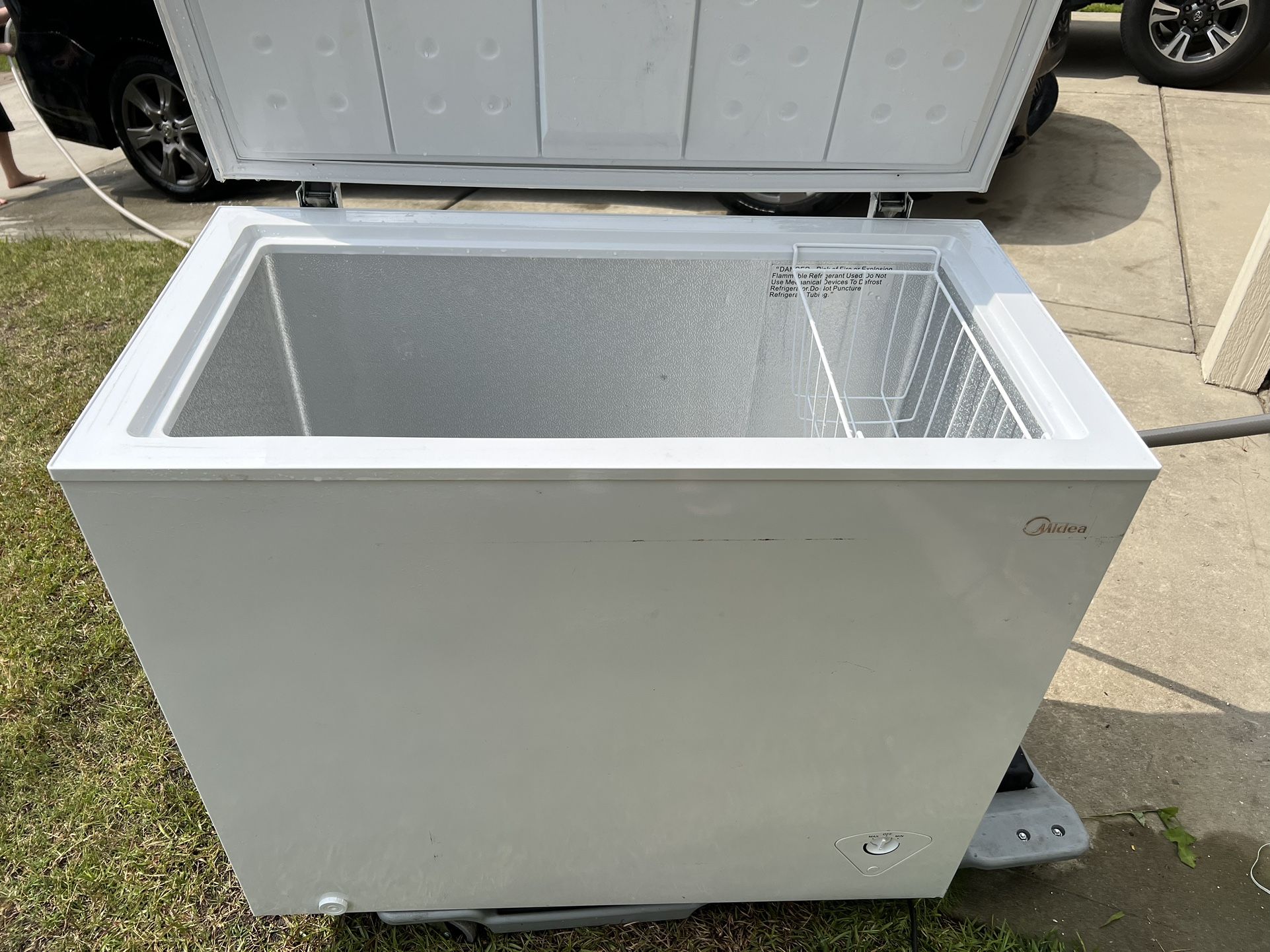 Midea WHS-258C1 Single Door Chest Freezer, 7.0 Cubic Feet, White