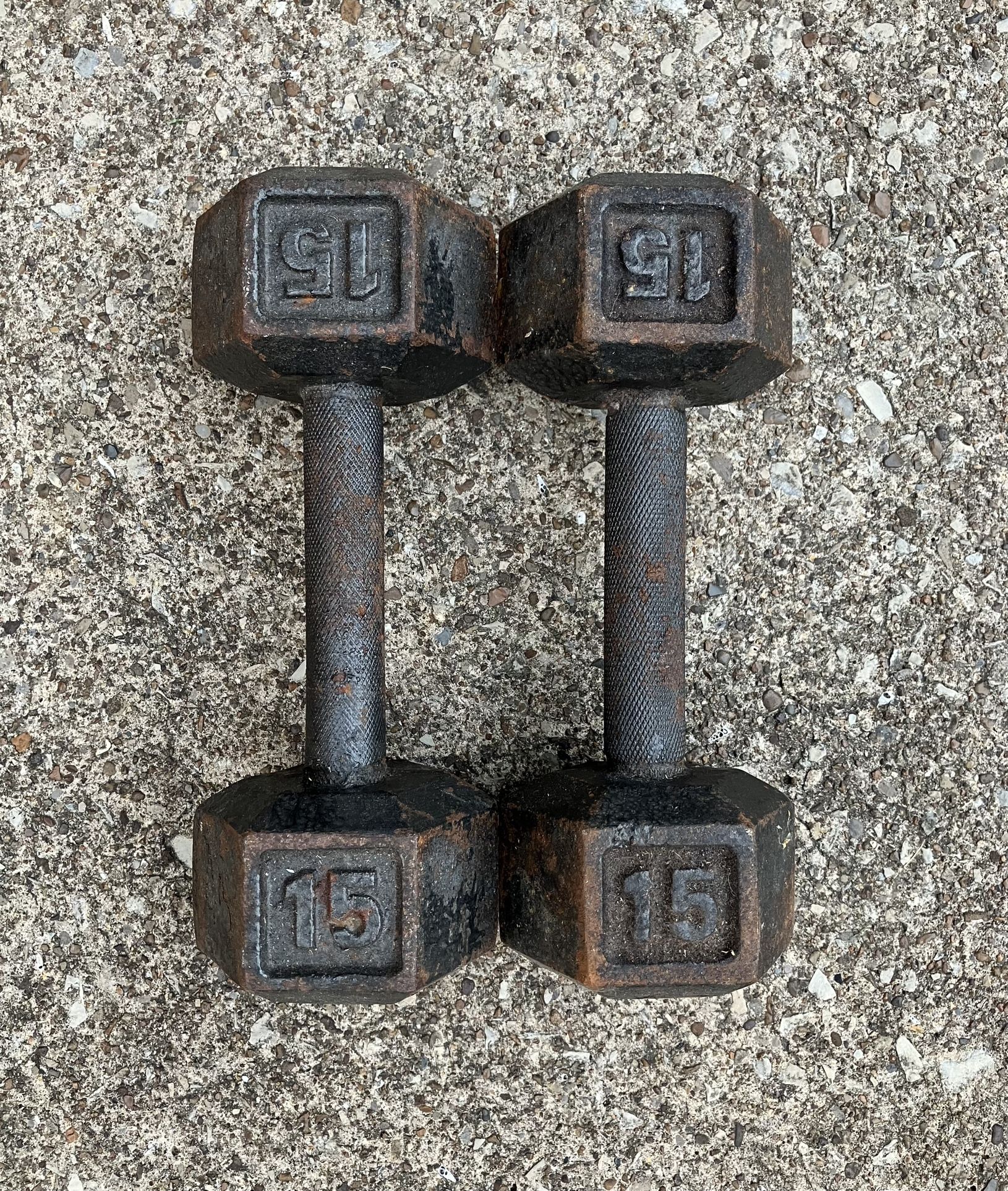 15 lb dumbbells 15lb dumbbell set 15lbs total Cast Iron hex weights lbs weight pair pounds pound 