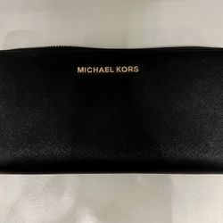 MK Large Wallet Like New $60