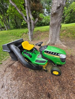 John Deere D100 with Bagger