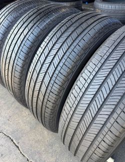 225 65 17 Michelín I'm selling this set of tires with 80% life left on all 4