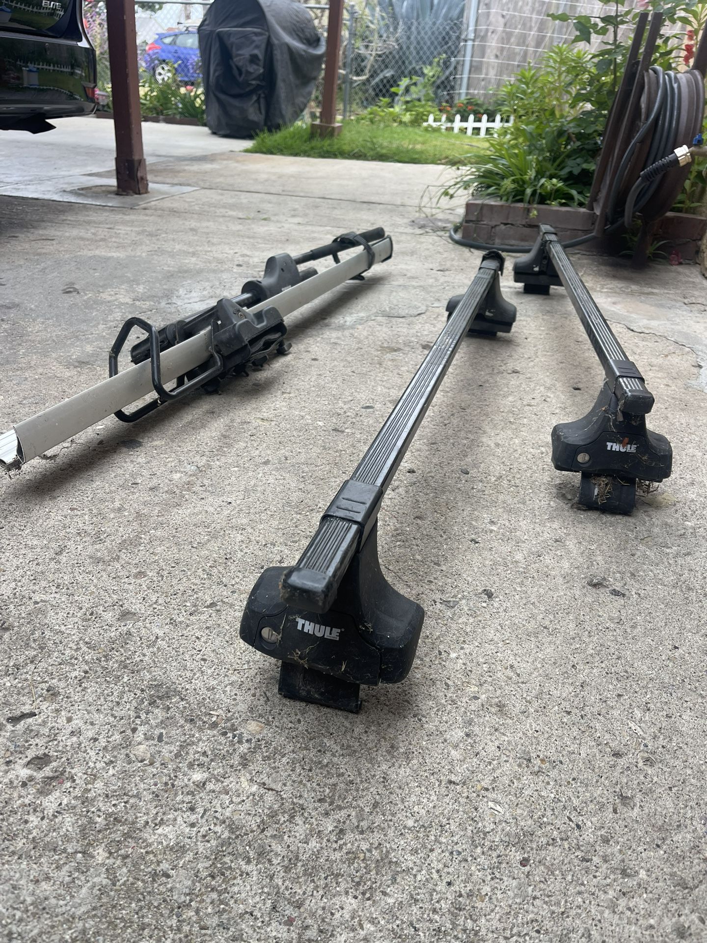 Thule 48’ Roof Rack